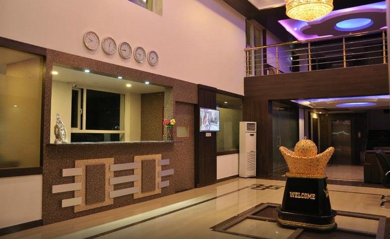 Grand Clarks Inn Badami Bagian luar foto