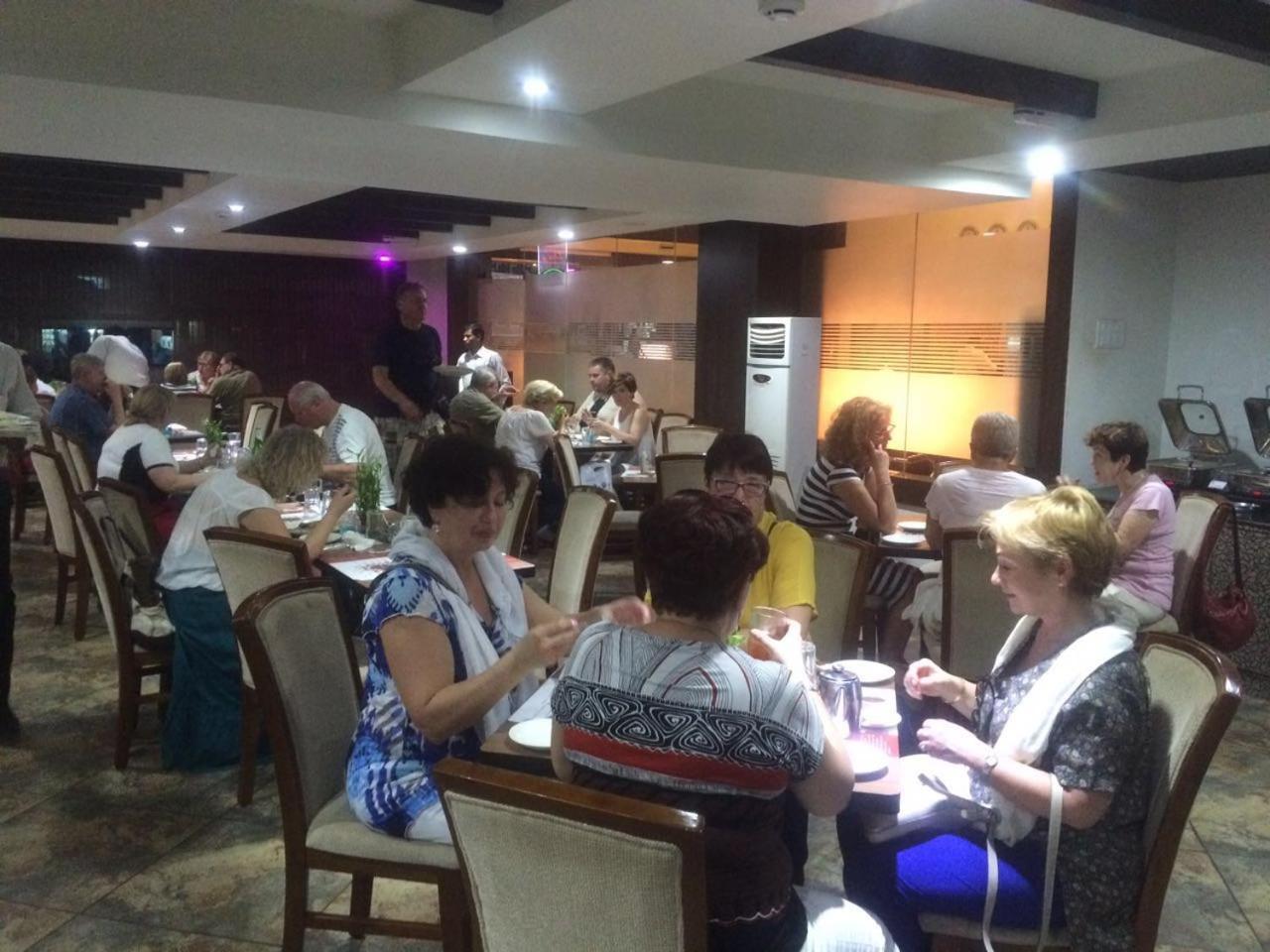 Grand Clarks Inn Badami Bagian luar foto