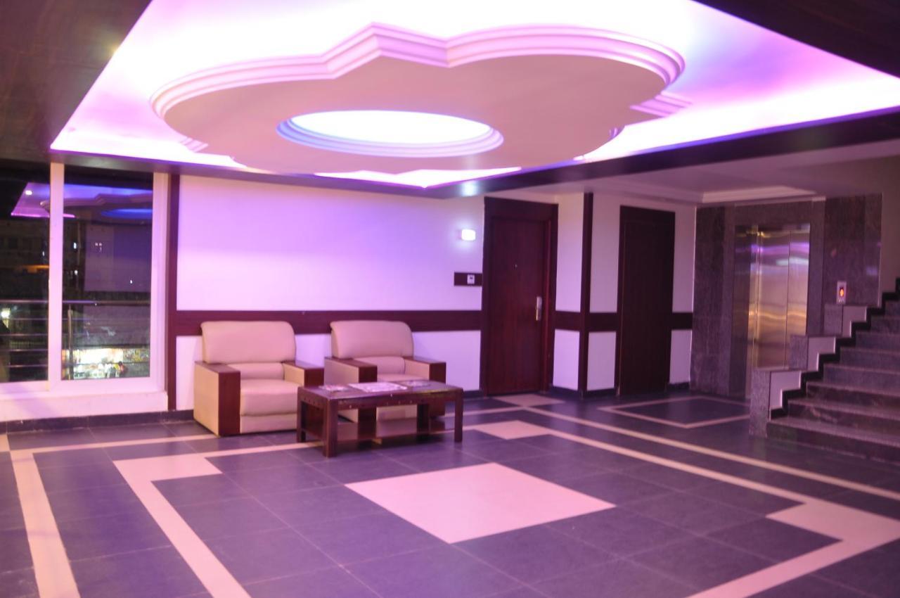 Grand Clarks Inn Badami Bagian luar foto