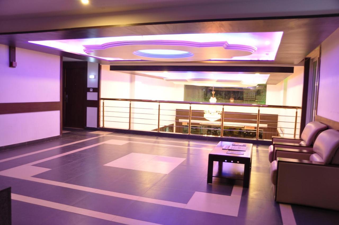 Grand Clarks Inn Badami Bagian luar foto