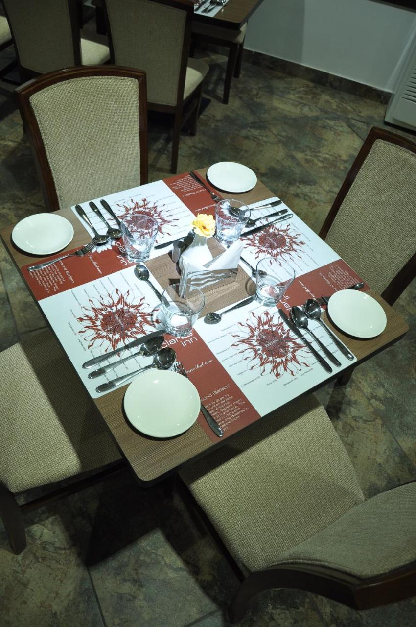 Grand Clarks Inn Badami Bagian luar foto