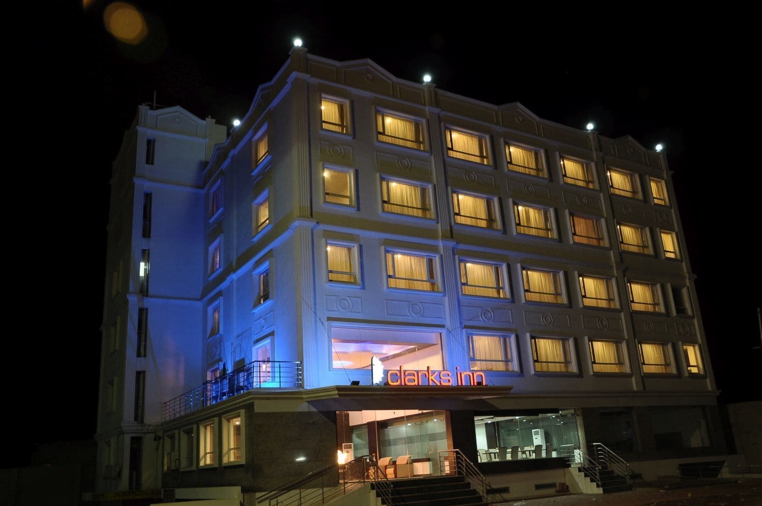 Grand Clarks Inn Badami Bagian luar foto