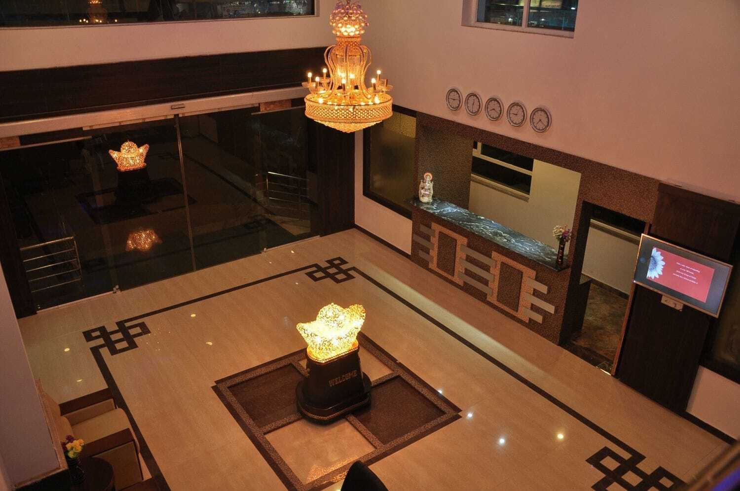 Grand Clarks Inn Badami Bagian luar foto