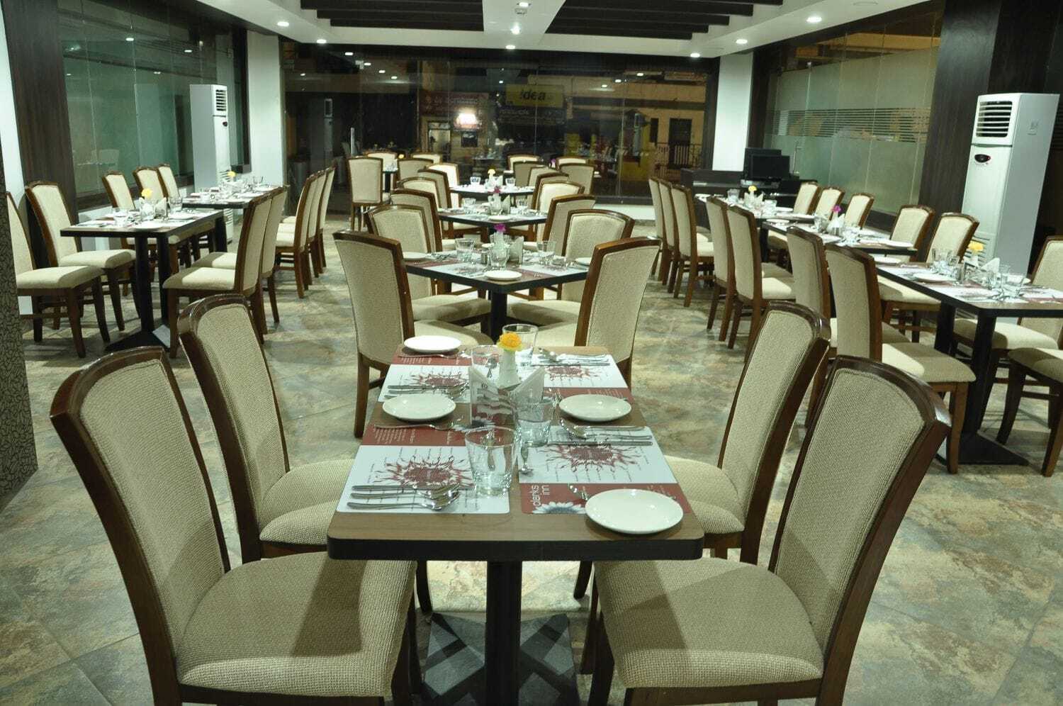 Grand Clarks Inn Badami Bagian luar foto